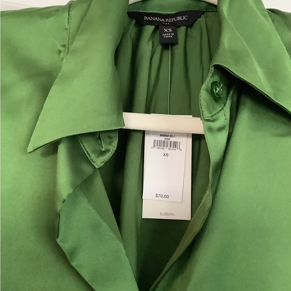 Banana Republic Green Sleeveless Blouse with Notched Collar - Picture 3 of 3